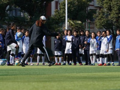 江南体育-秘鲁女足遇到困难，教练组加强心理辅导