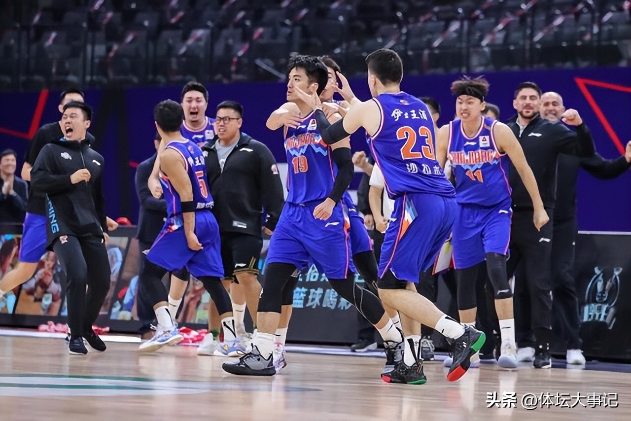CBA篮球排名前十：广东稳居榜首，辽宁不敌上海遭遇两连败