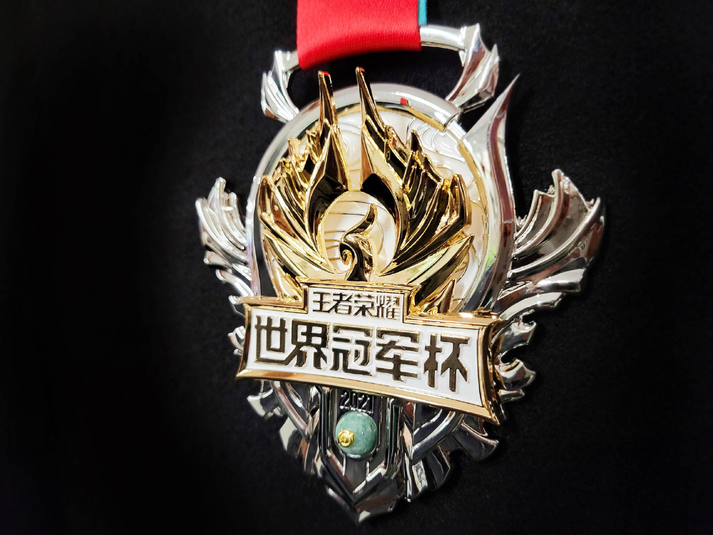 冠军闪耀登场，成为焦点